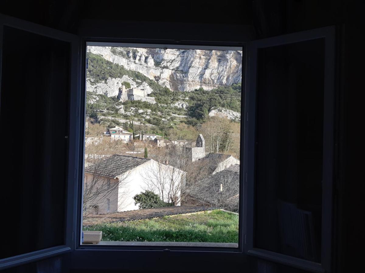 Vue Panoramique Sur Le Chateau,Montagne Et Grottes Фонтен-де-Воклюз Экстерьер фото